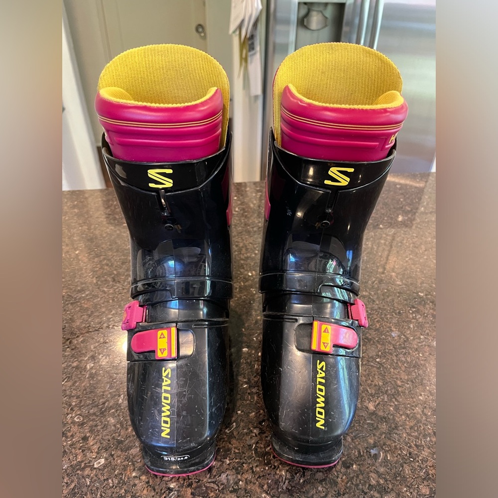Salomon rear entry ski boots 24.5
